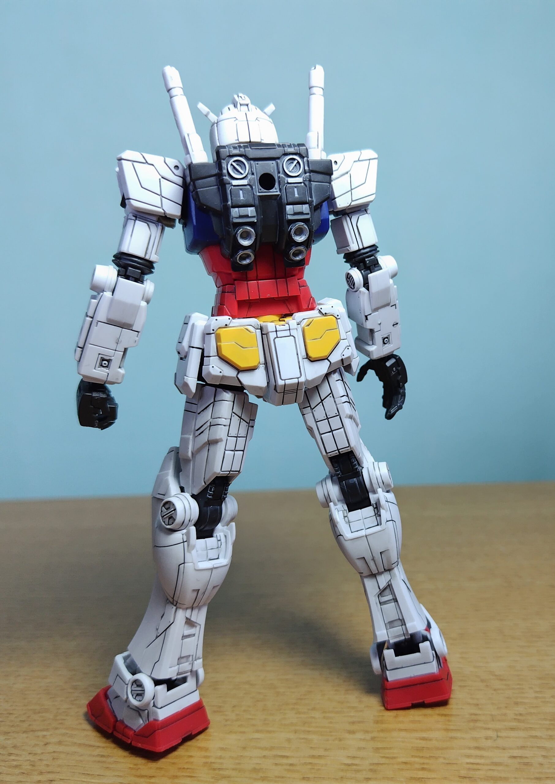 RX-78F00/Eガンダム(後ろ)