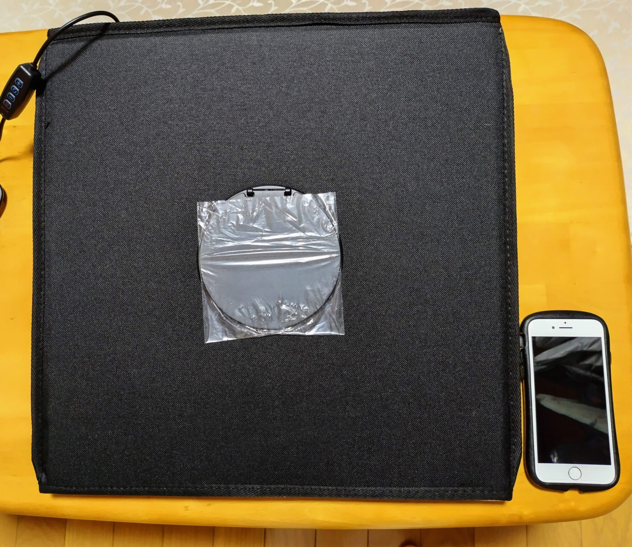 本体は折り畳み式(広げた状態)